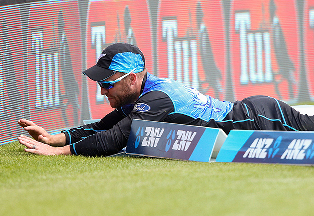 Fielding in cricket 